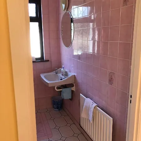 לינה וארוחת בוקר Angela's House *