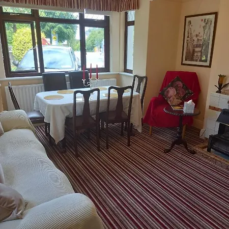לינה וארוחת בוקר Angela's House גלוואיי